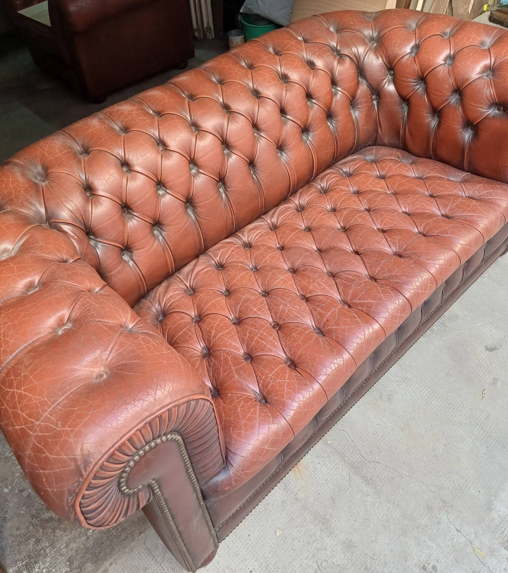 Vintage Chesterfield 2-Seater Sofa in Burgundy Leather with Button Tufting