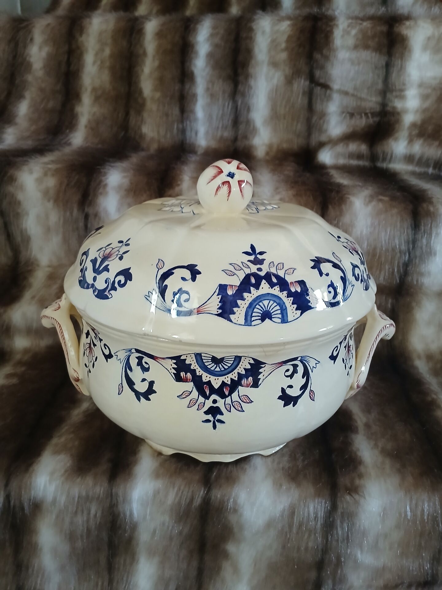 Large soup tureen in Longchamp ironstone
