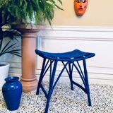 Tabouret en rotin vintage monochrome bleu