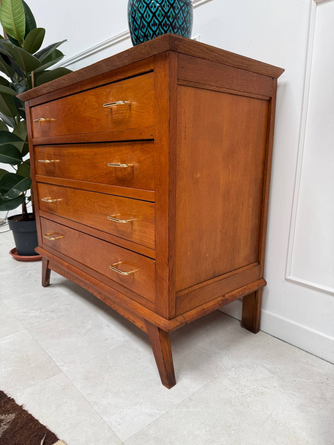 Commode pieds compas