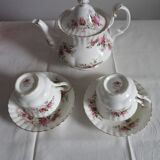 Teapot and its 2 cups and saucers Royal Albert Porcelaine "Lavender Rose"