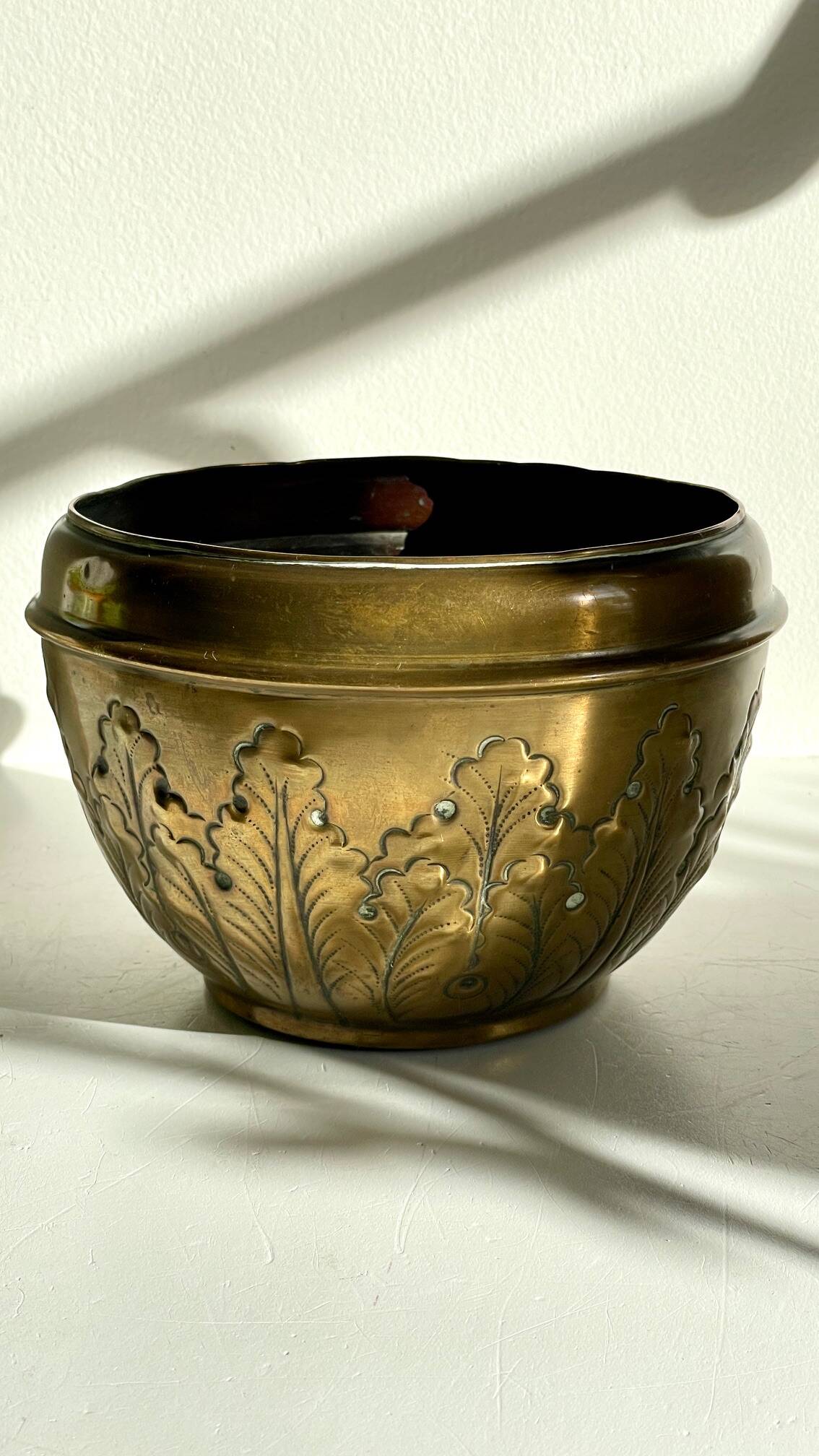 Art nouveau floral decor planter