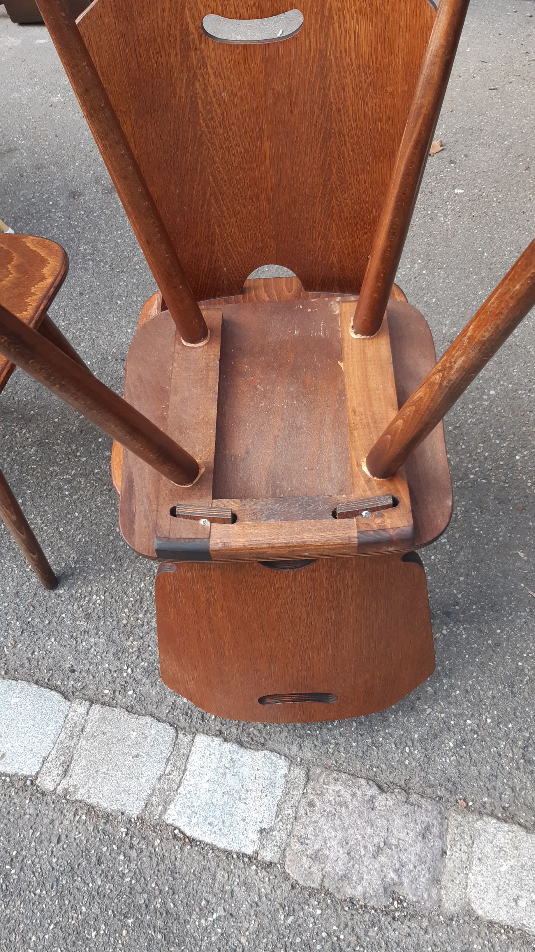 Chaises brutalistes bistrot
