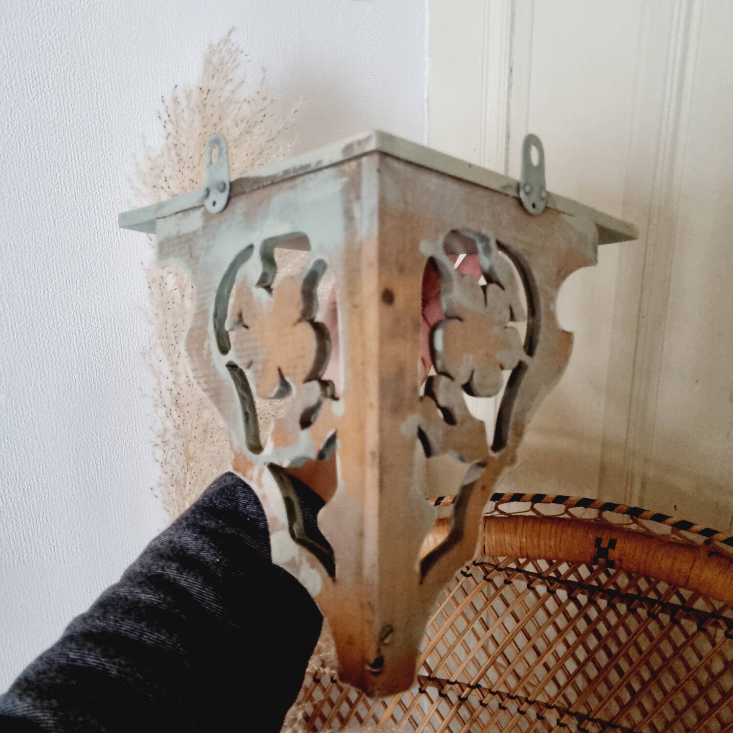 Lot of 2 old shelves