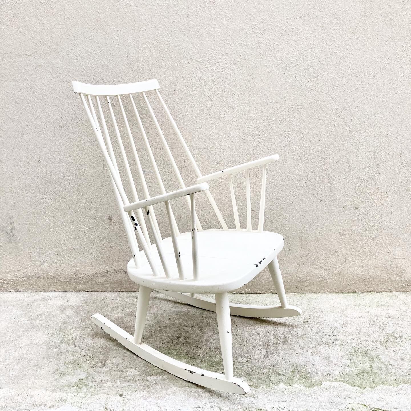 Rocking chair vintage white
