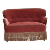 Canapé danois 2 places des années 1930, velours d'ameublement rose saumon, bois de frêne.