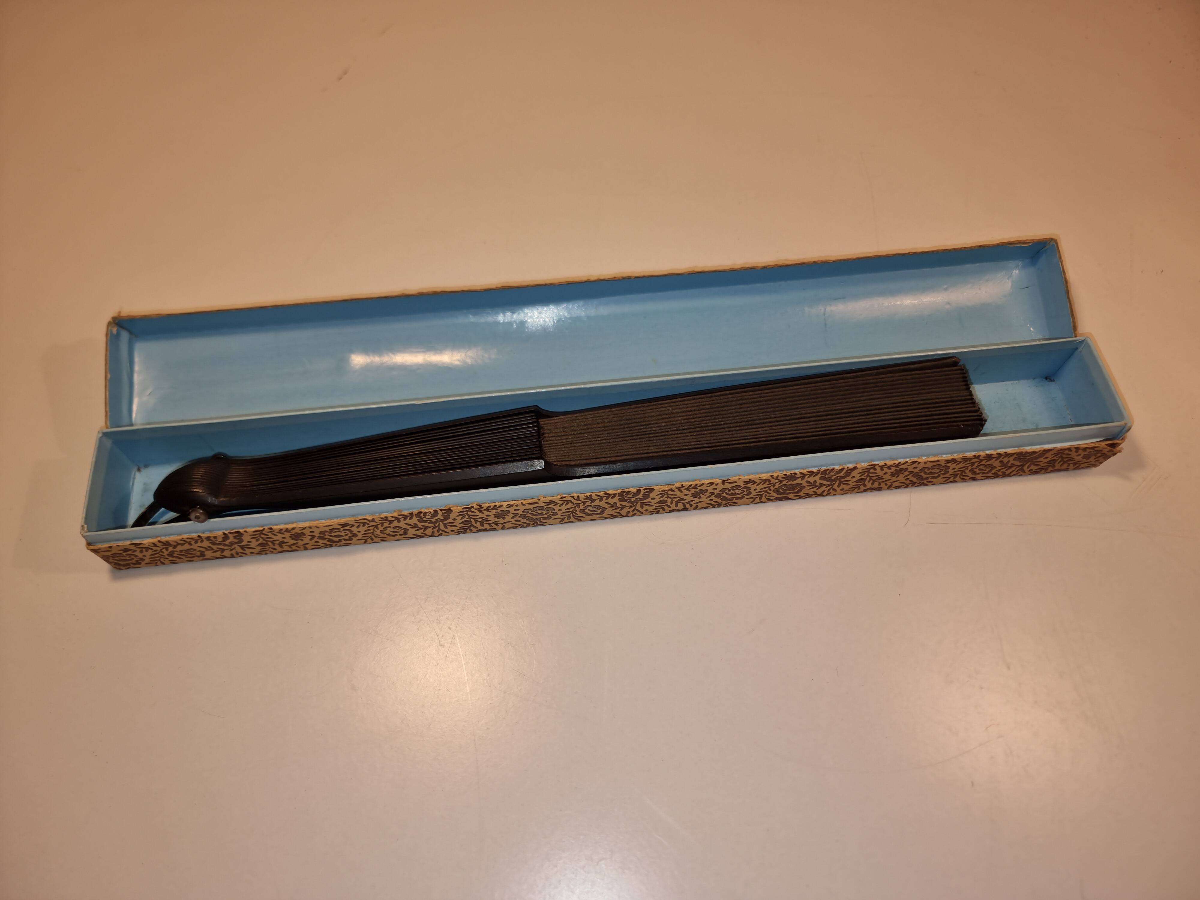 Eventail ancien en soie