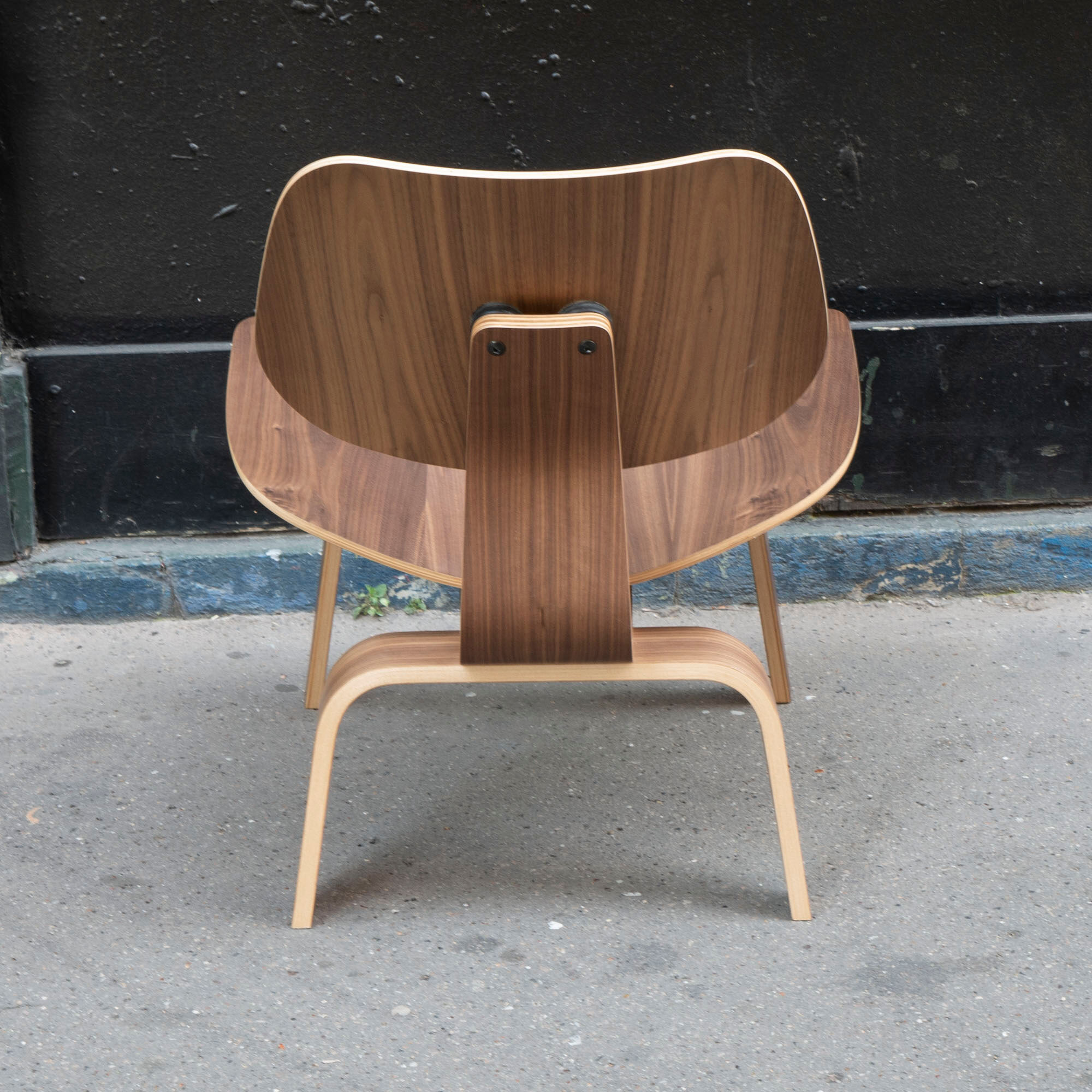 Chaise LCW en Noyer de Charles & Ray Eames - Herman Miller