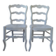 Duo de chaises style campagne réenchantées en gris perle.