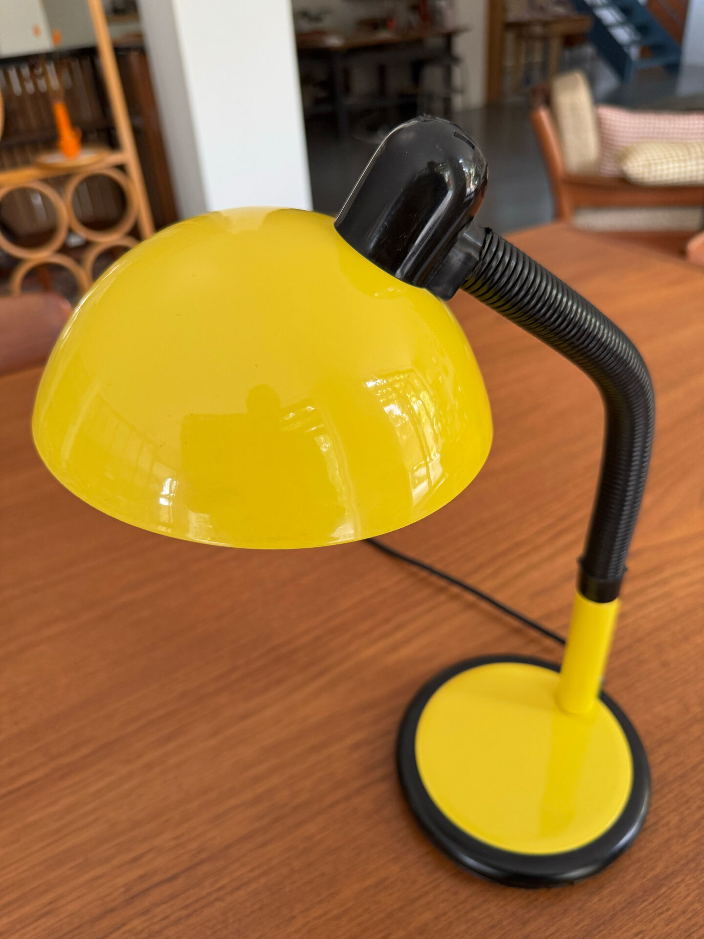 Lampe de table articulée jaune