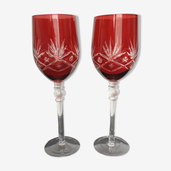 2 stemmed glasses