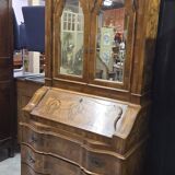 Important secretary desk in Venetian style, Louis XV, made of marquetry walnut.