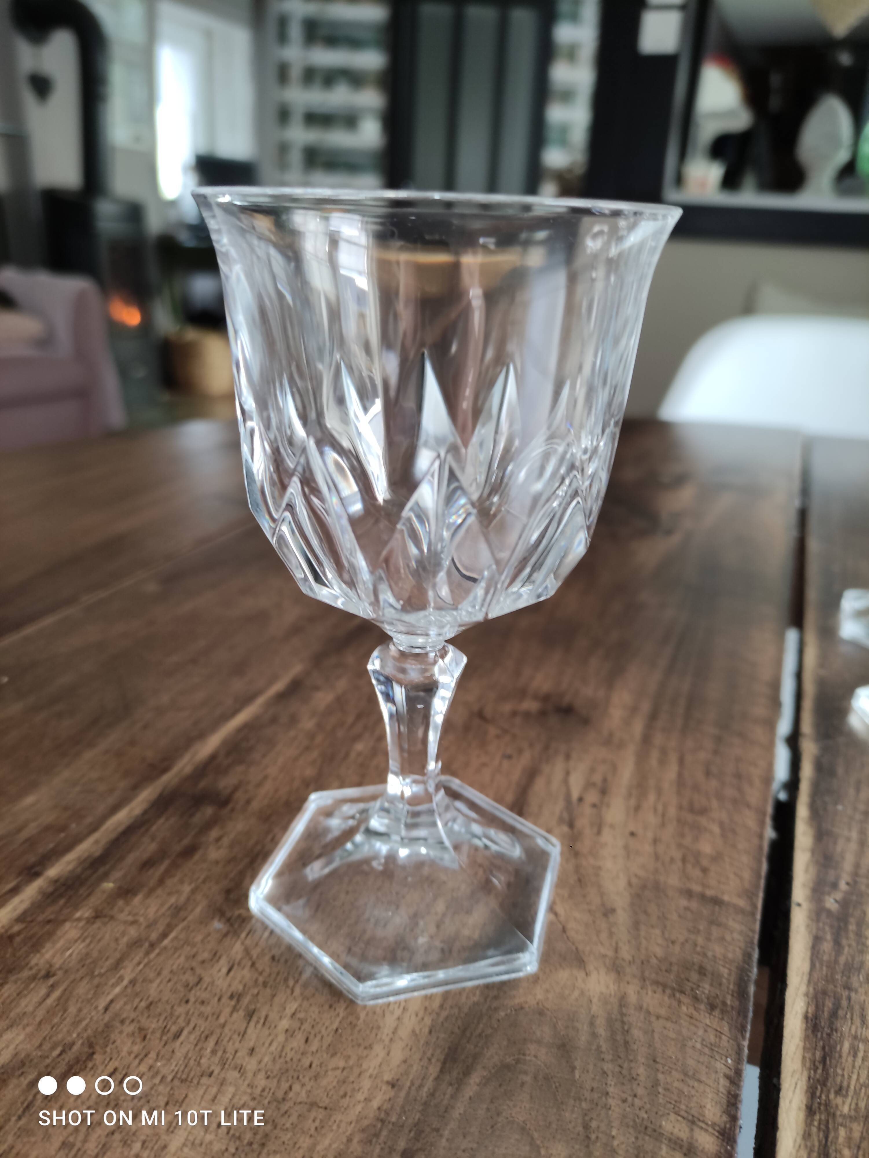 Lot de 7 verres à vin blanc en verre ancien