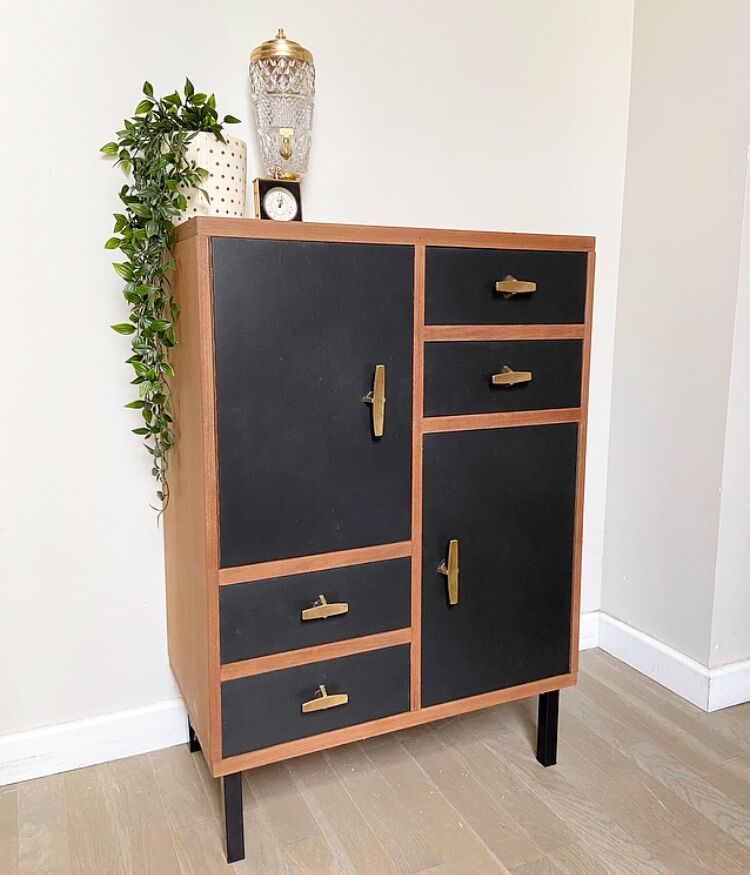 Storage cabinet