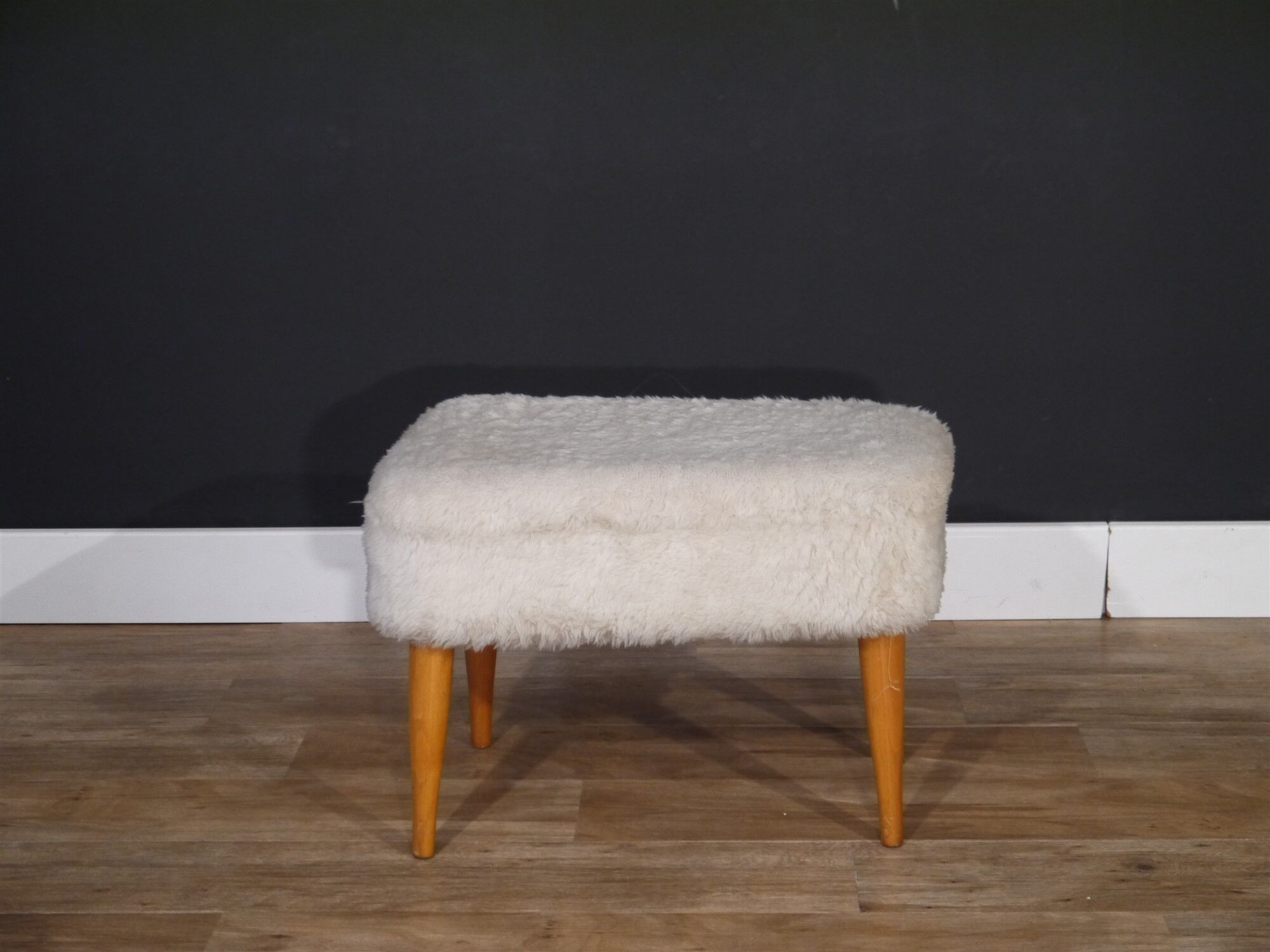 Stool rug vintage 1970