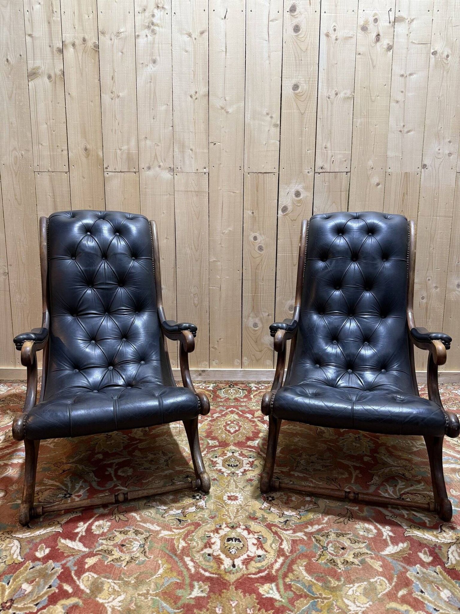 Paire de fauteuils anglais chesteefield en cuir noir