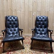 Paire de fauteuils anglais chesteefield en cuir noir