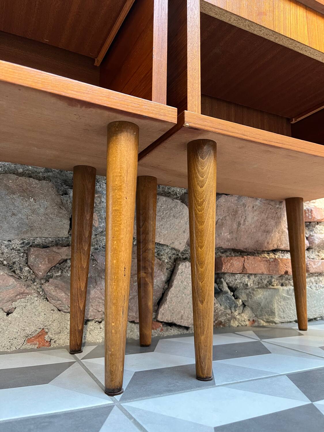 Pair of bedside tables with tapered legs, 1960s/70s