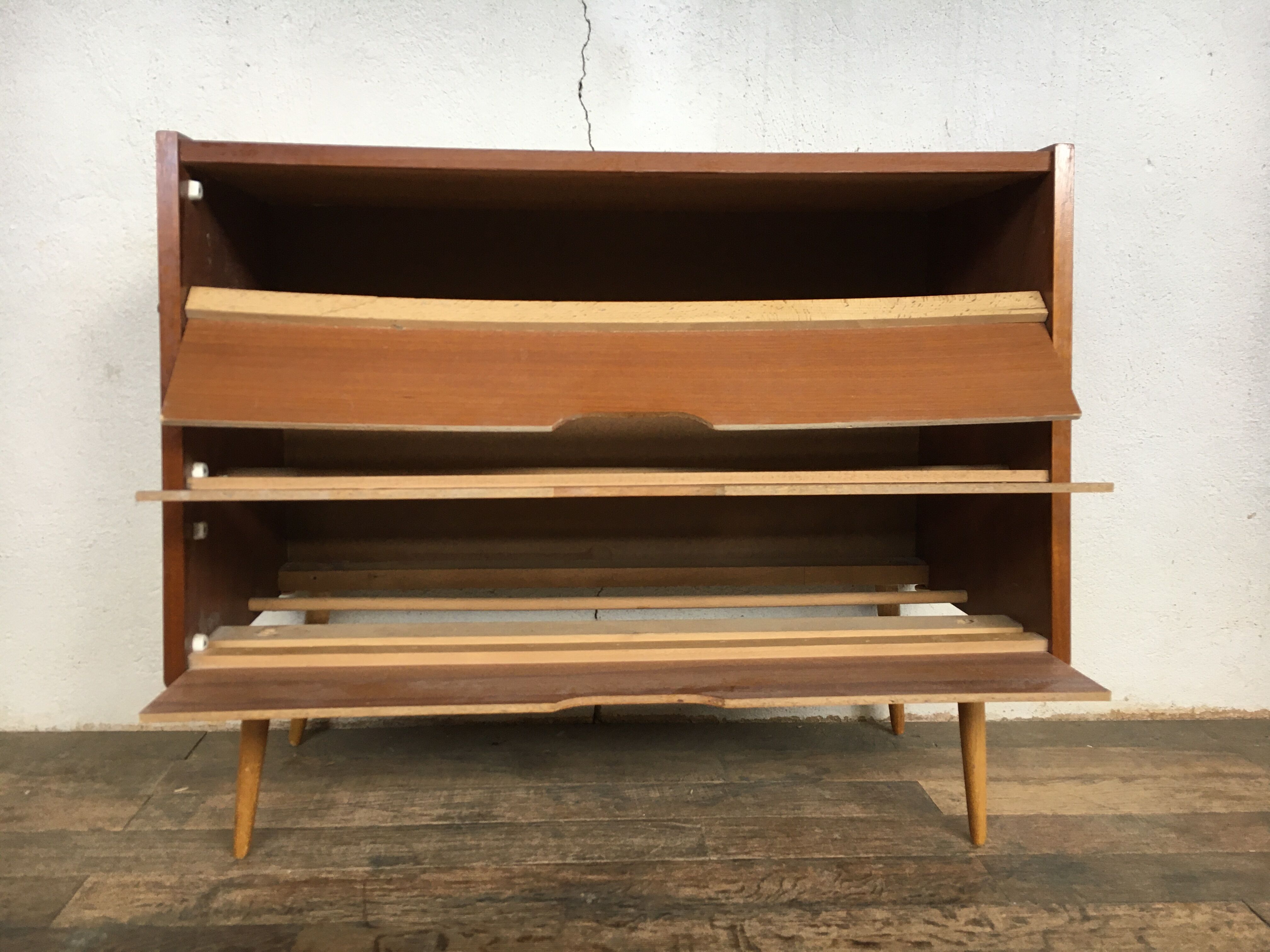 Bi-color shoe cabinet of the 50s with compass feet