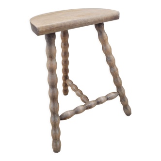 Tripod stool legs half-round balls