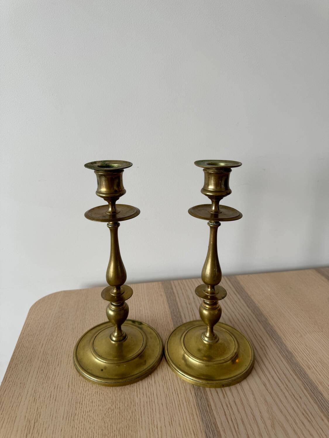 Paire de lustres vintage en laiton massif