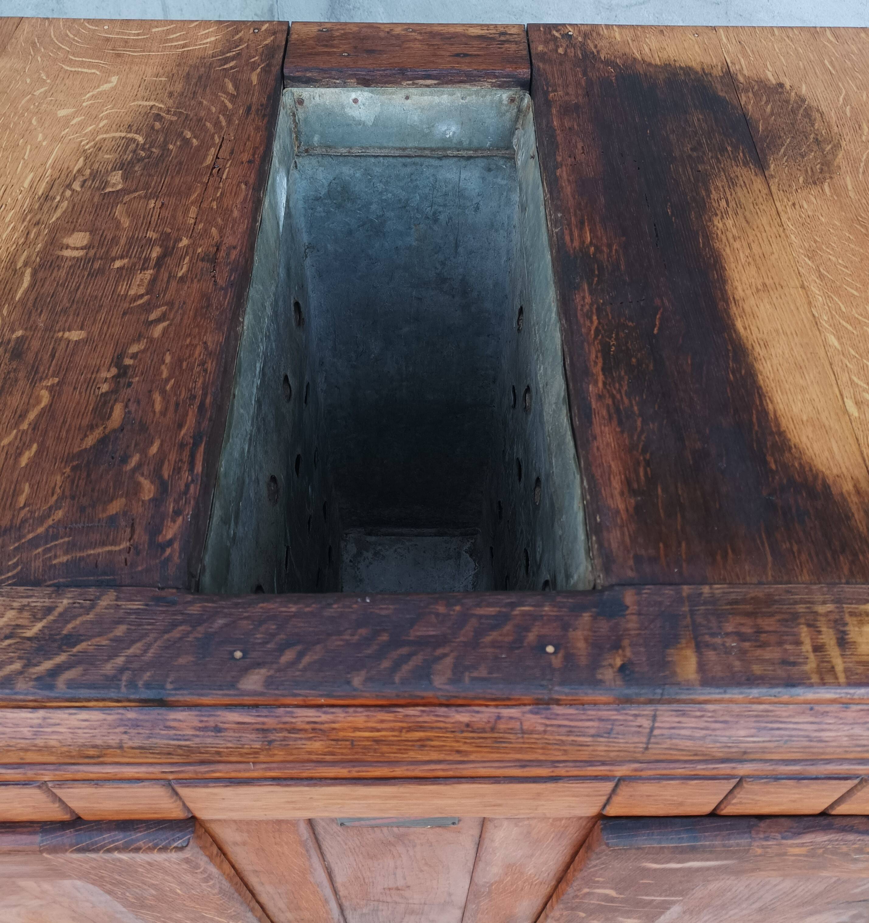Butcher's buffet ice chest from the Art Deco period in oak