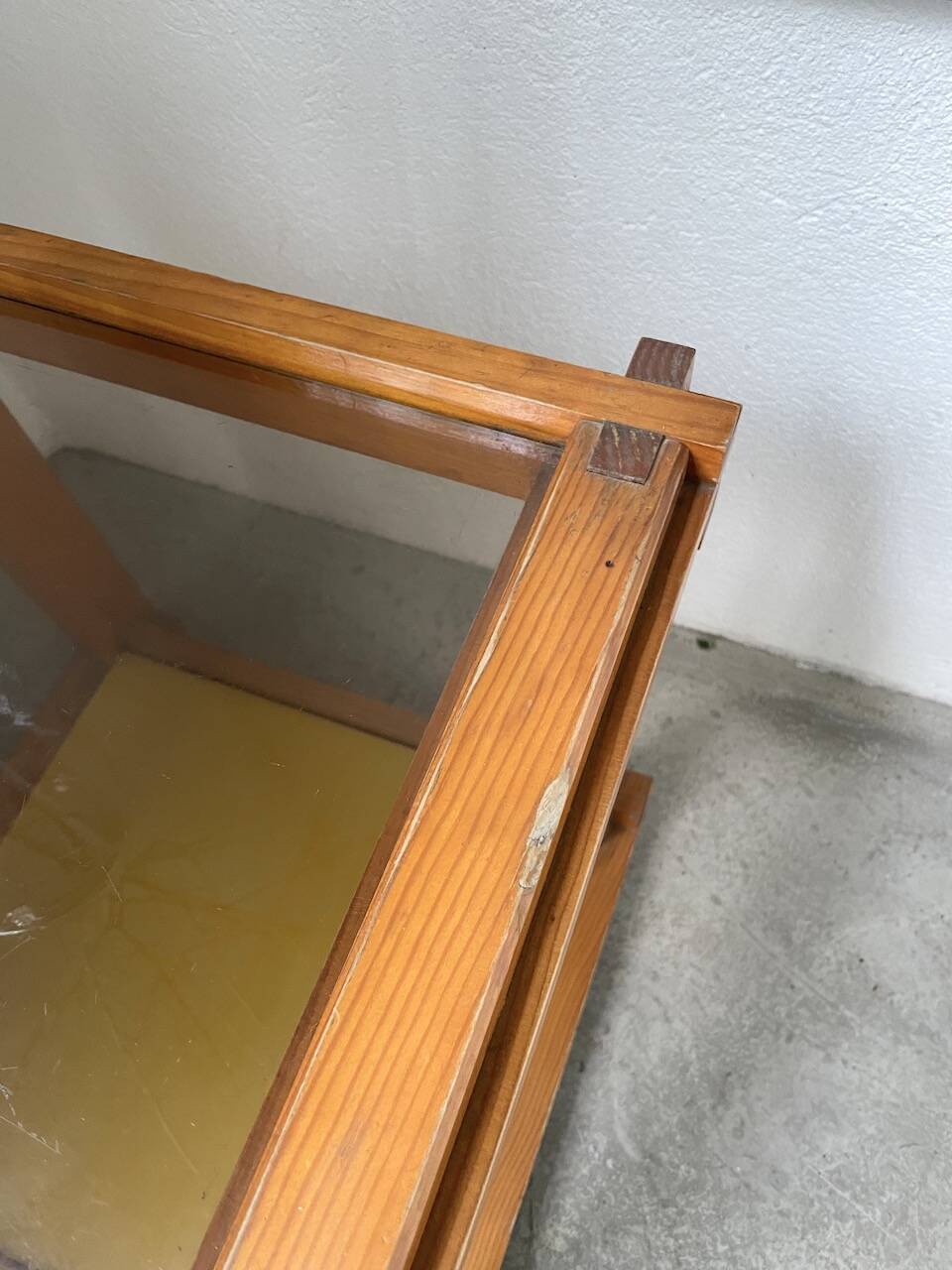 Bedside “cube” side table in pine DLG Regain