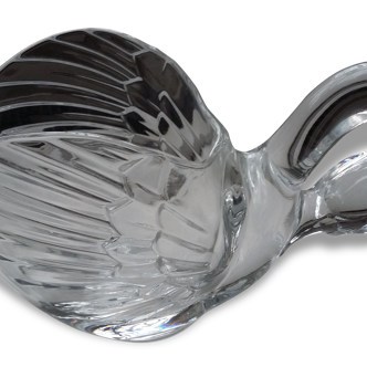 Swan-shaped pocket emptier