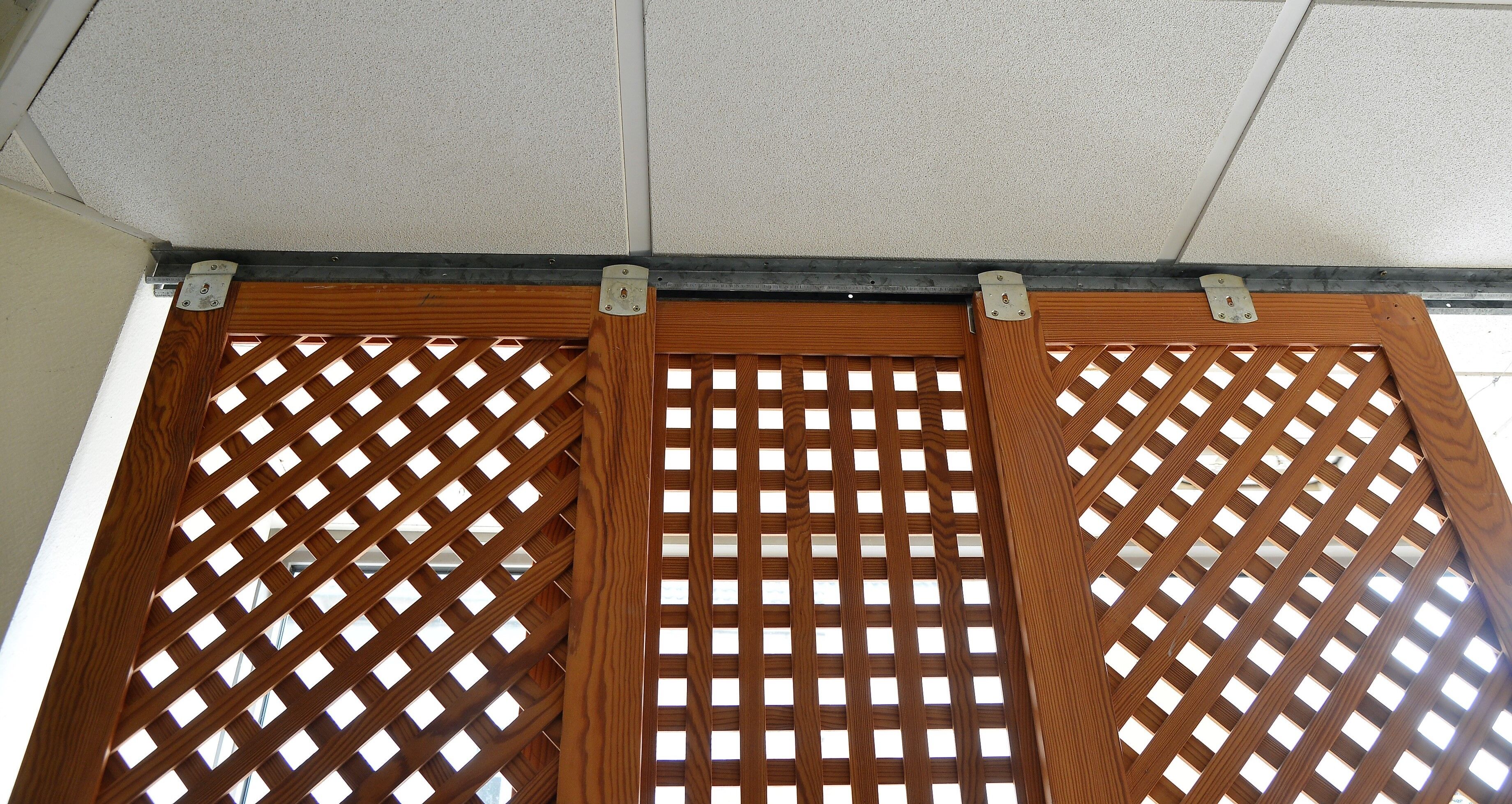 Screen claustra pine