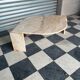 Table basse vintage en marbre rose