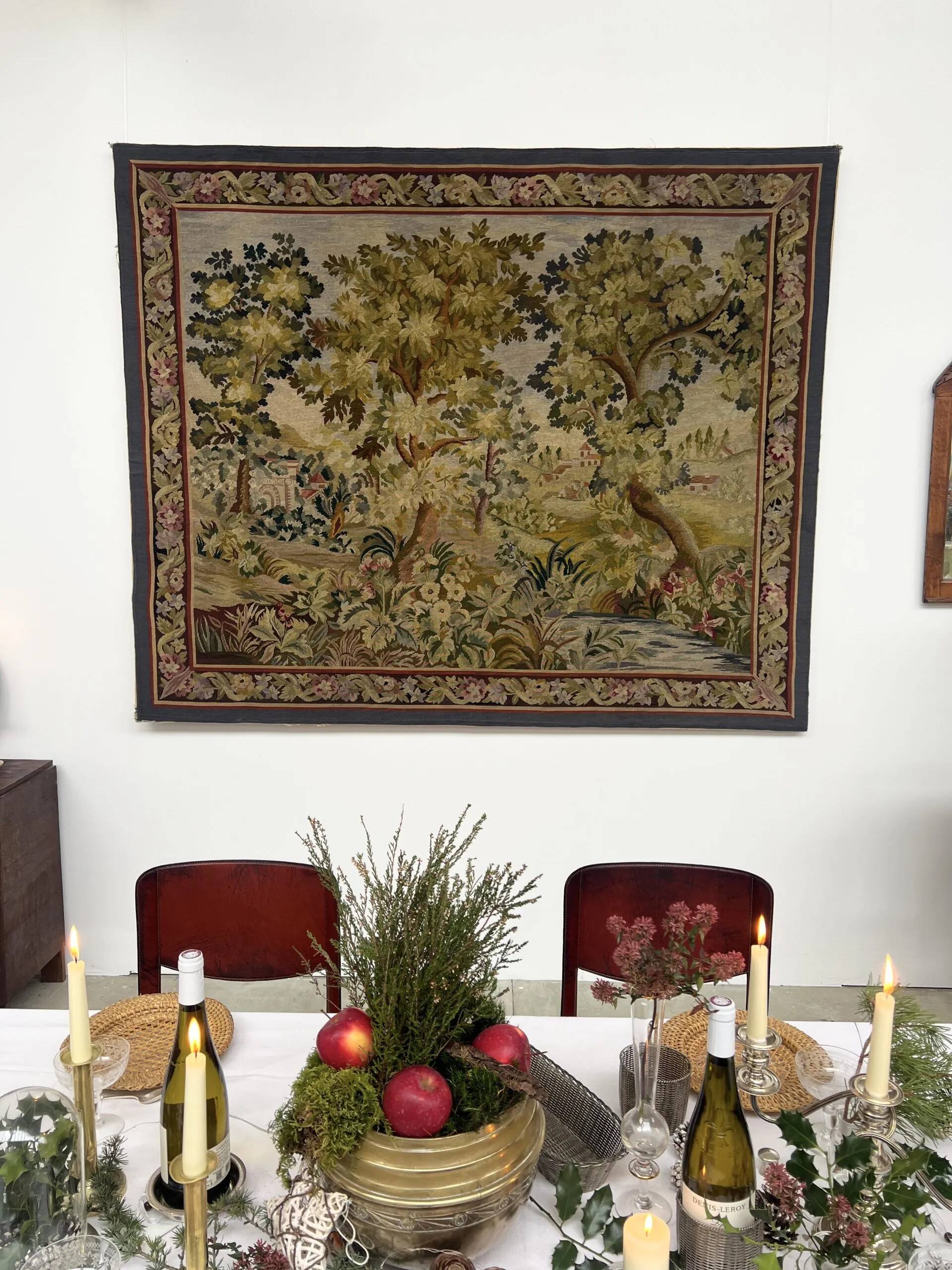 Tapisserie verdure dans le goût d’Aubusson sur châssis (214 x 176 cm)