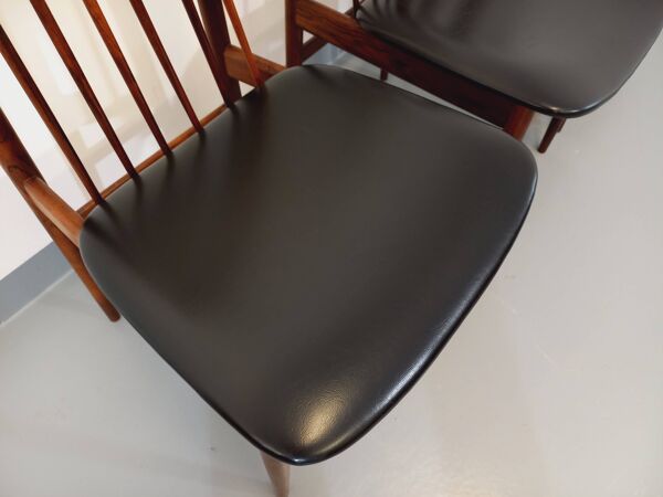 Suite de 4 chaises vintage style scandinave en palissandre des années 60, par Ernst Martin Dettinger