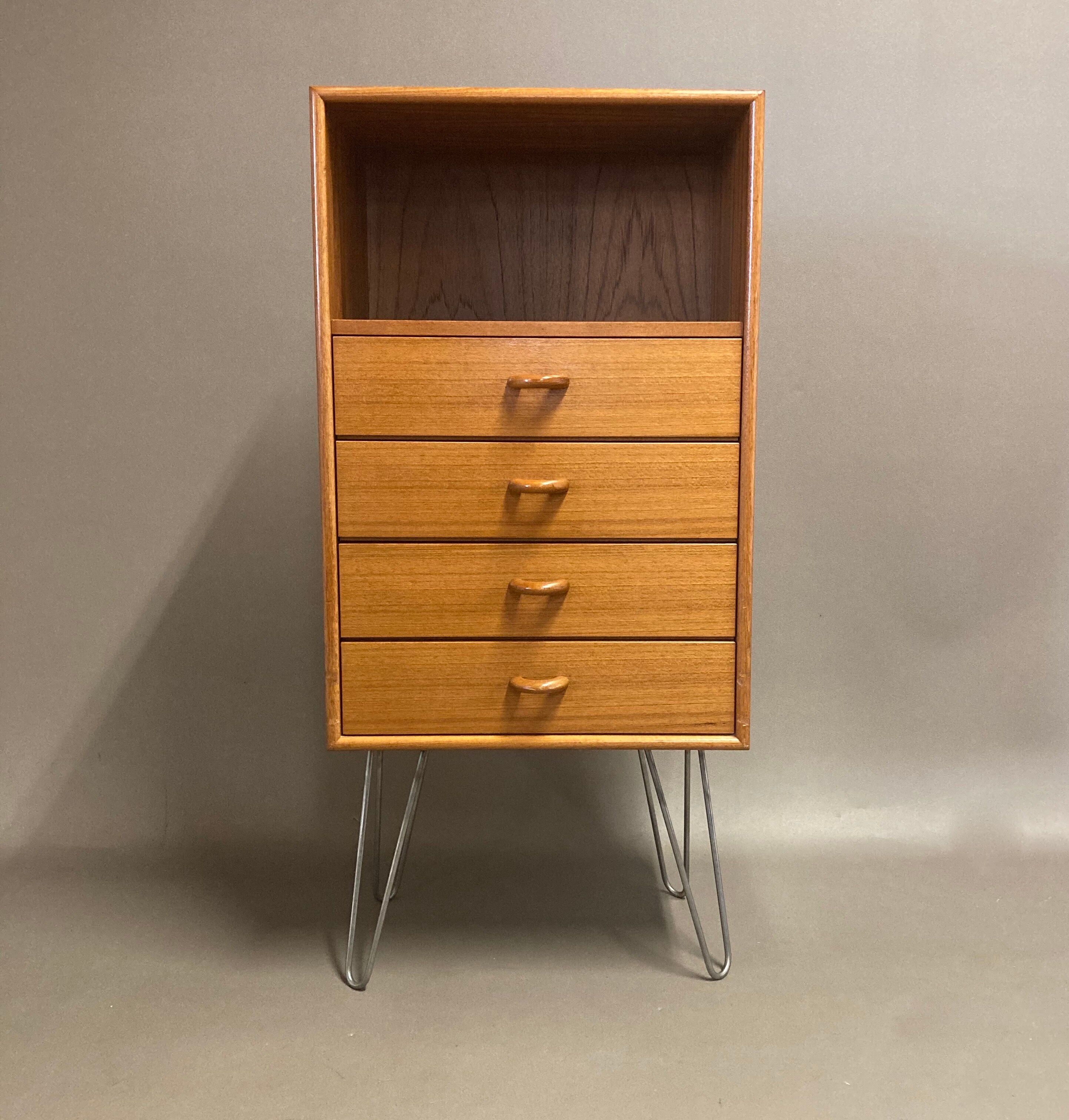 Duo de commodes design scandinave 1950.