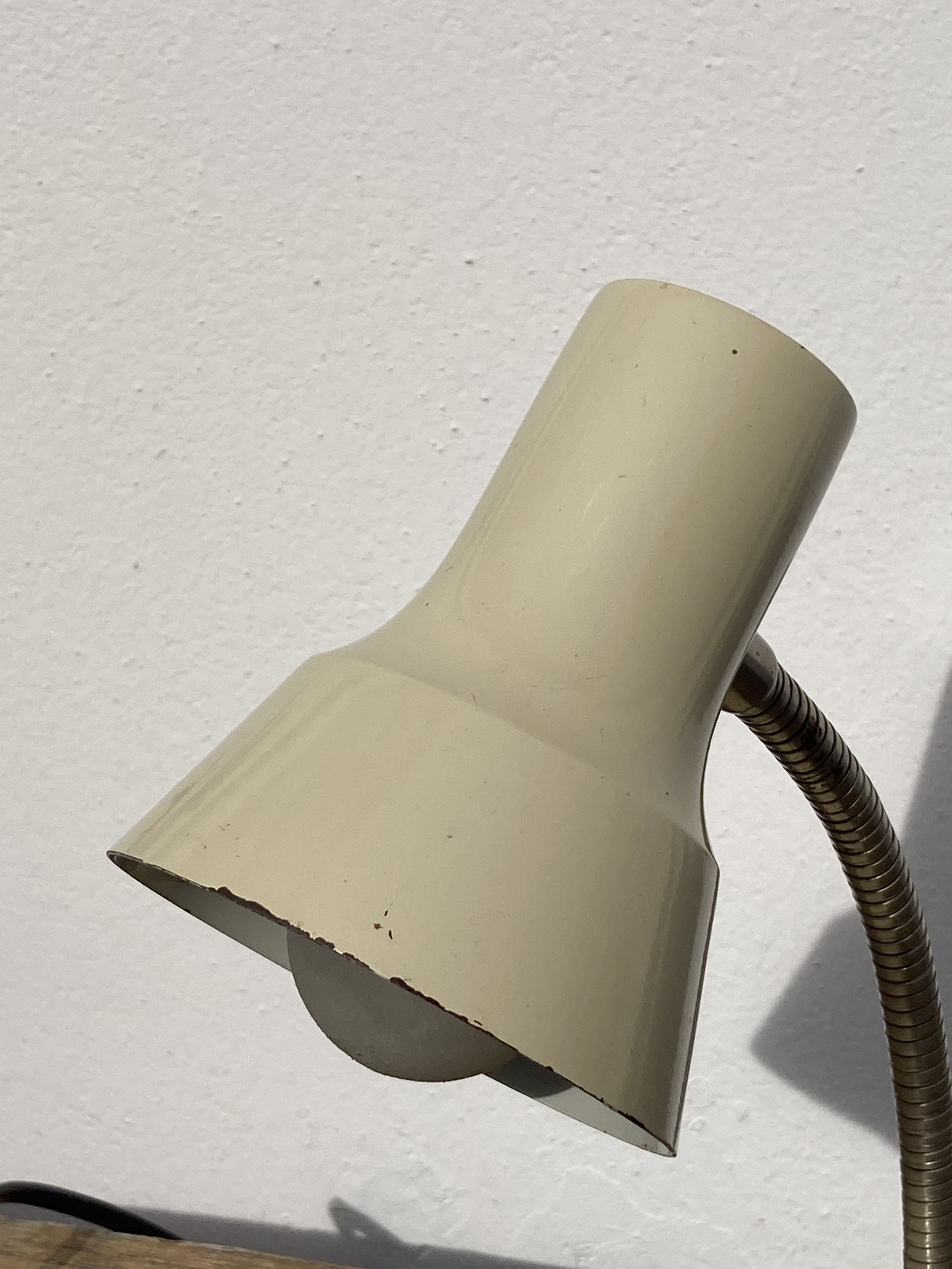 Vintage articulated industrial beige metal desk lamp