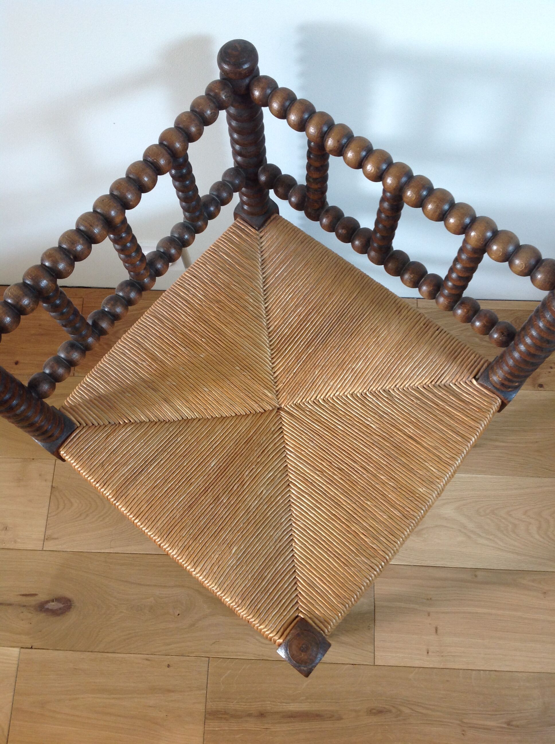 Mulched wood corner chair