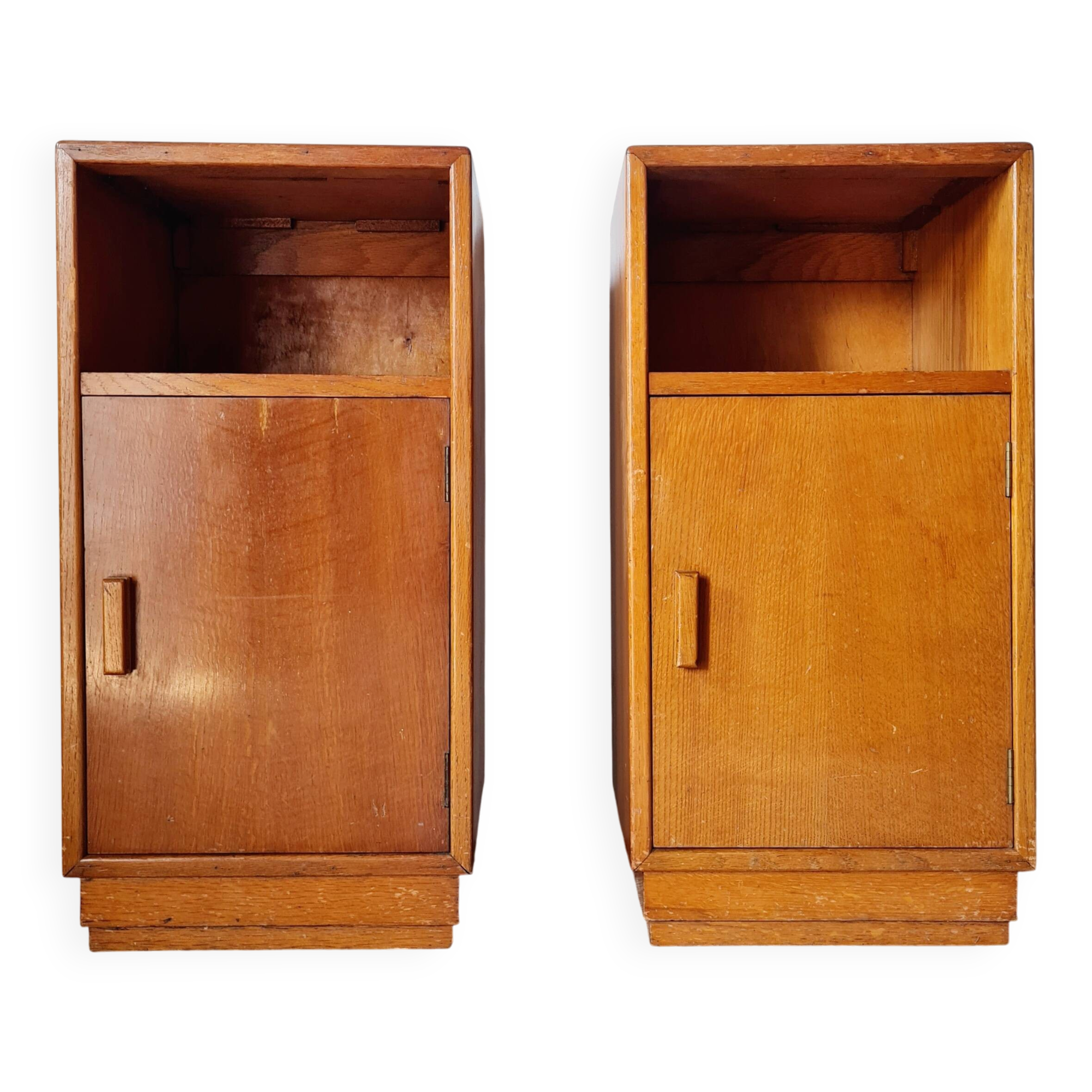 Art Deco pair of bedside tables in light oak by A. Gardner & Son