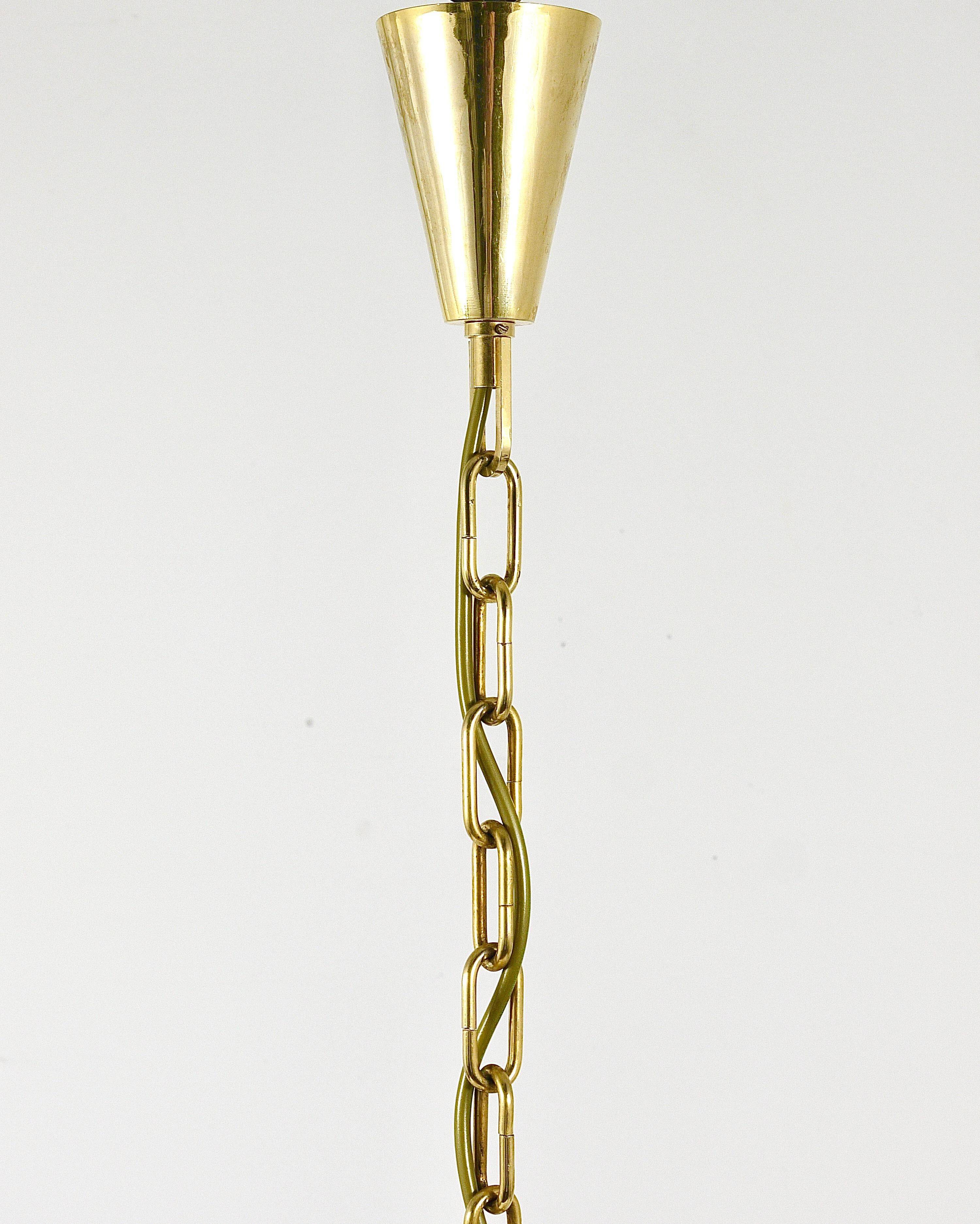 Bakalowits Vienna Grand Chandelier in Gilded Brass and Crystal Glass, Austria, 1970s