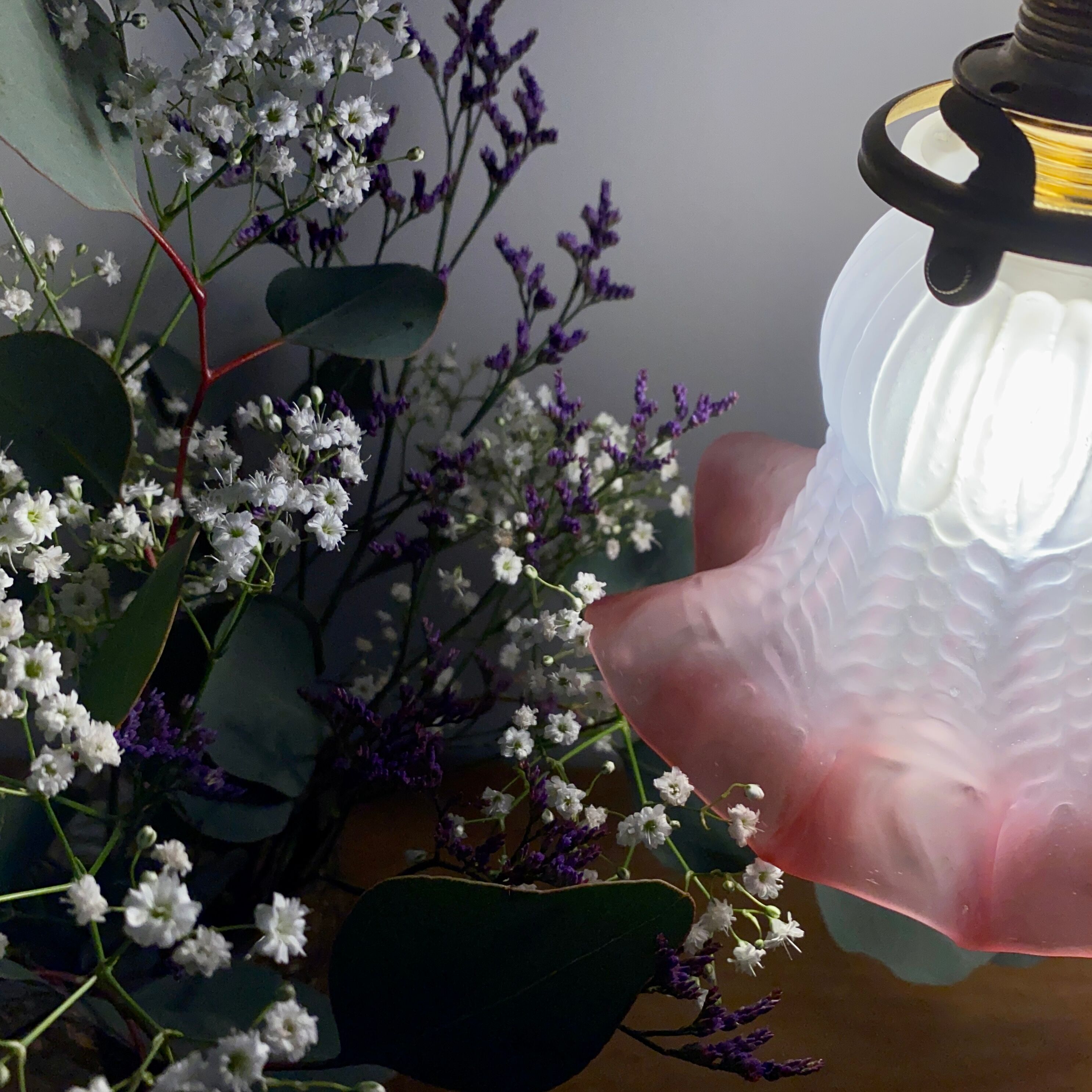 Vintage tulip ride in pink and white frosted glass