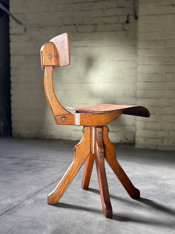 Chaise industrielle en bois des années 1920