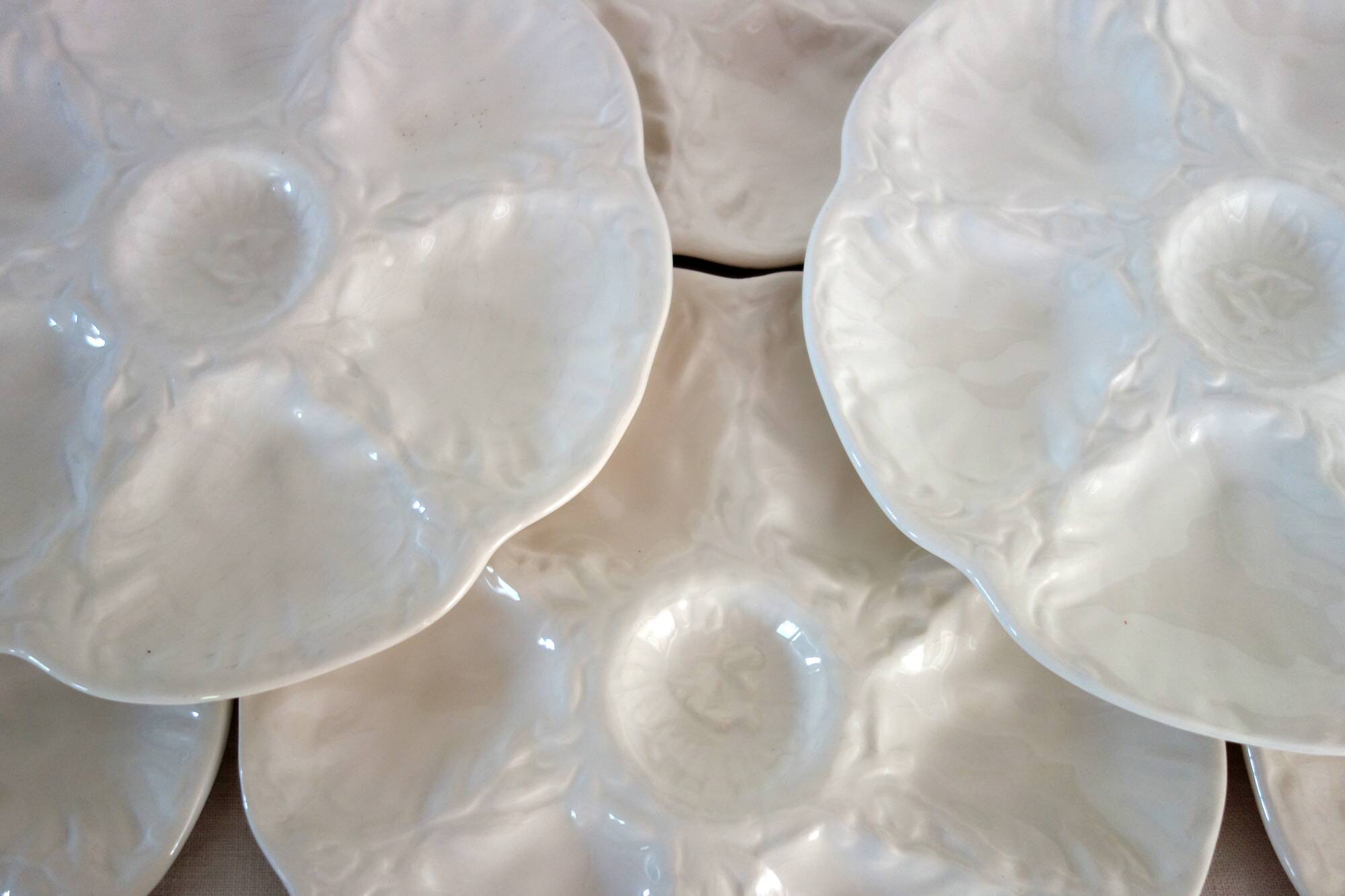 8 vintage Gien ceramic barbotine oyster plates