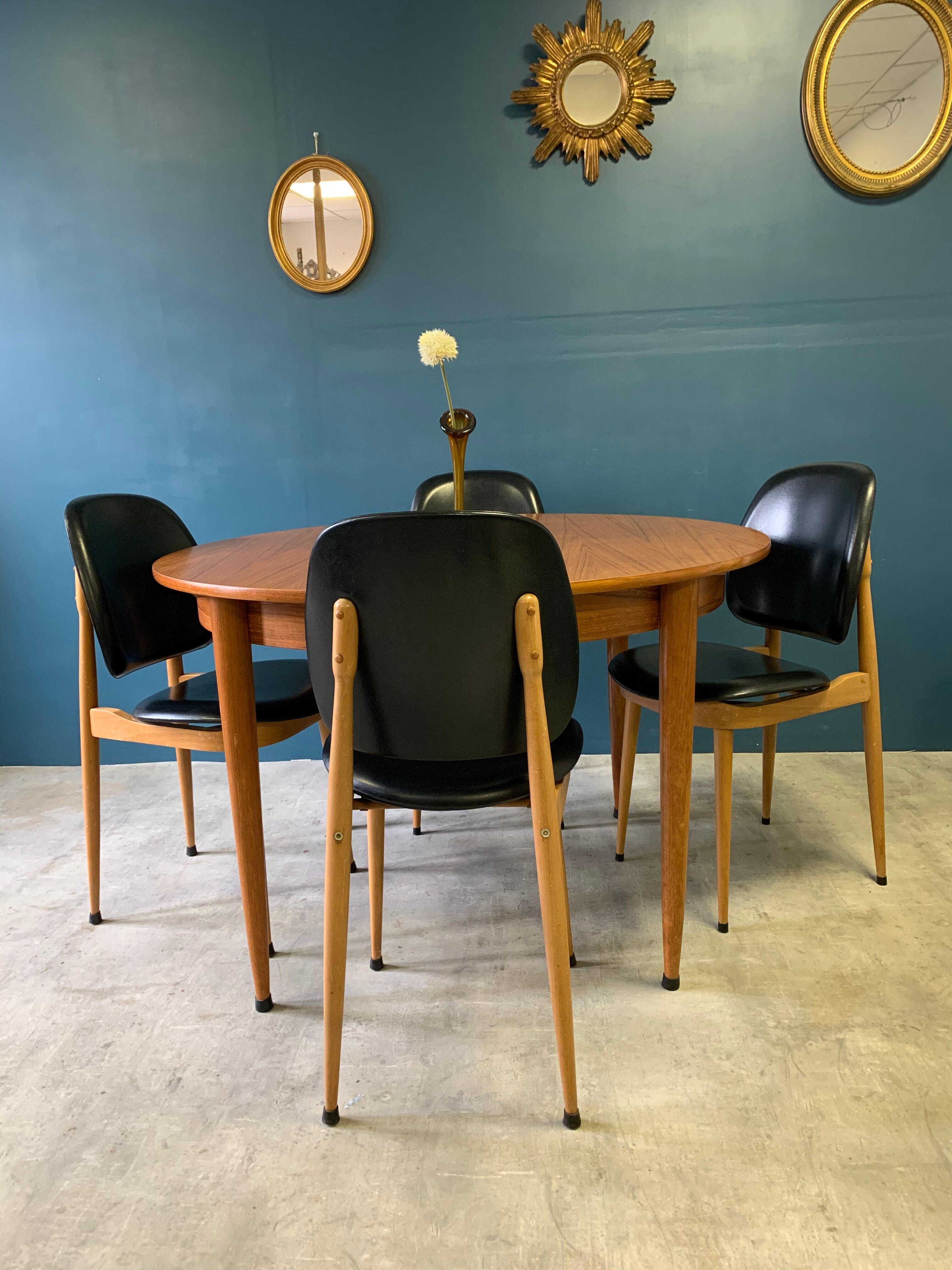 Series of 4 pegasus Baumann chairs