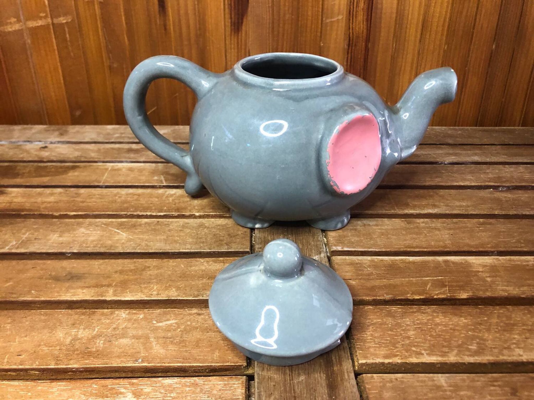 Ancienne théière forme éléphant céramique grise & rose vintage #a472