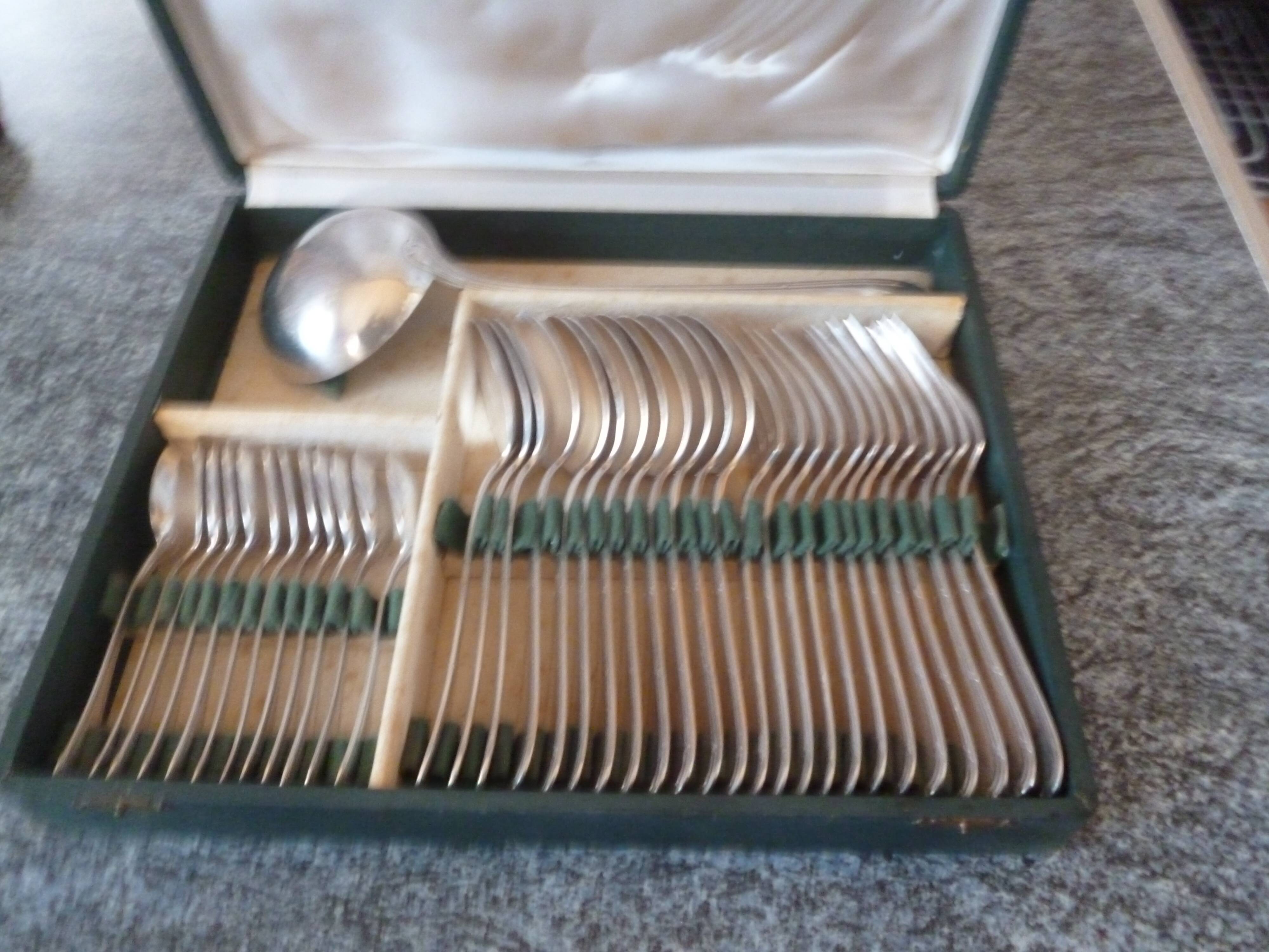 Housewife Silver metal 37 cutlery