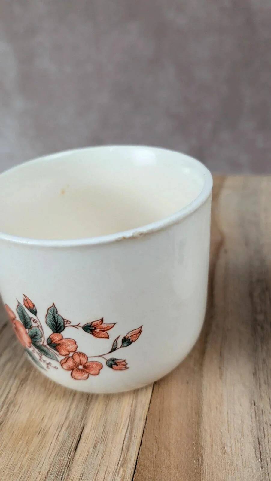 Set of 3 vintage ceramic cups with floral decoration.