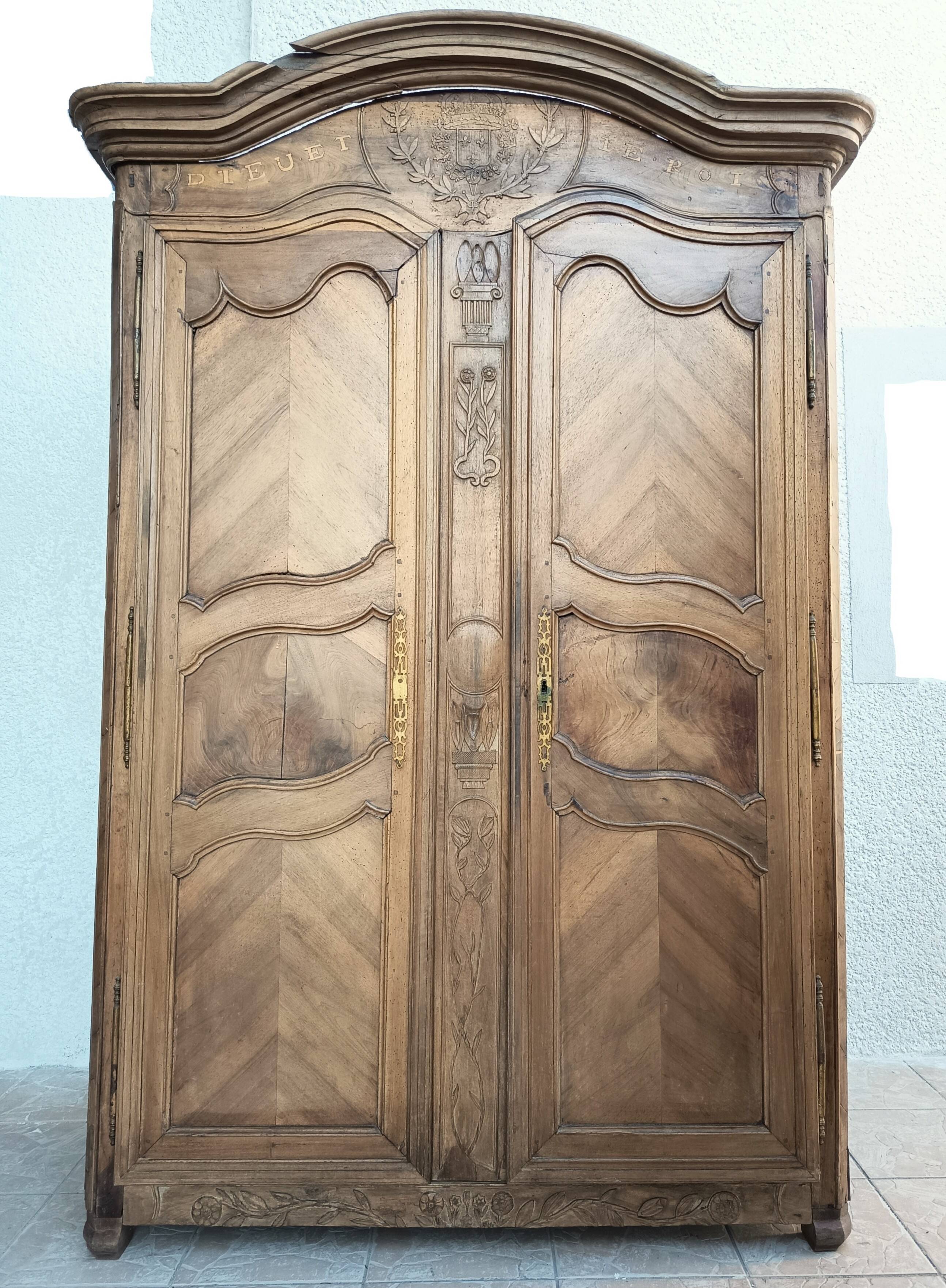 Armoire époque Louis XV Armoirie Couronne de France