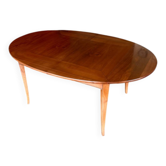 Extendable dining table