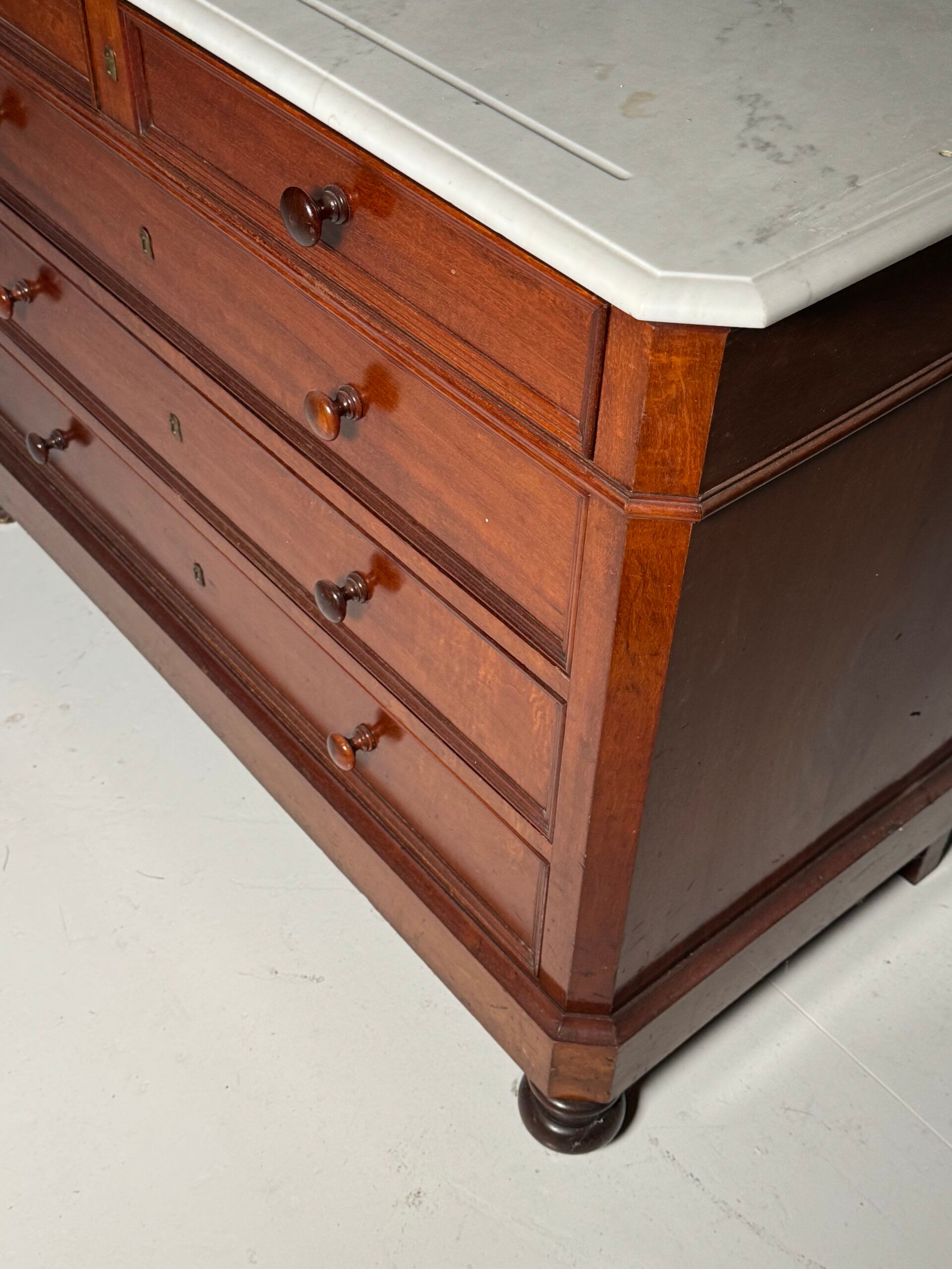 Mahogany chest of drawers 19th century