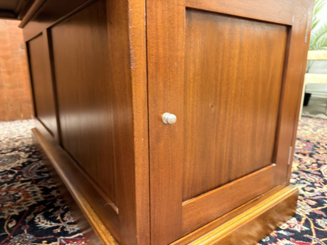 Large Classic English Chesterfield Desk Partnerdesk