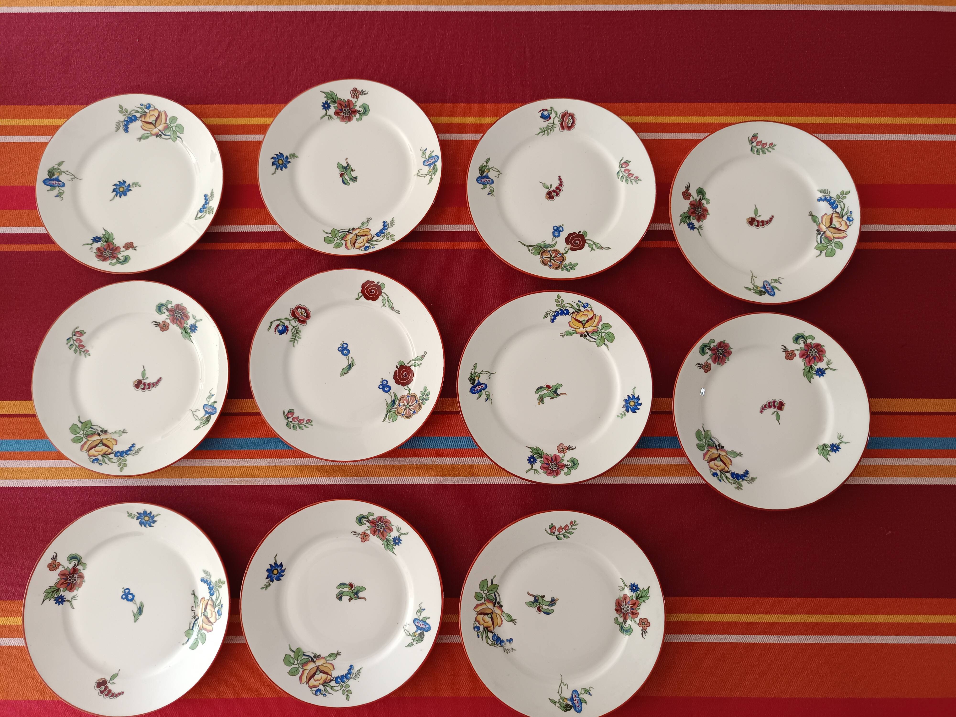 Dessert plate in porcelain
