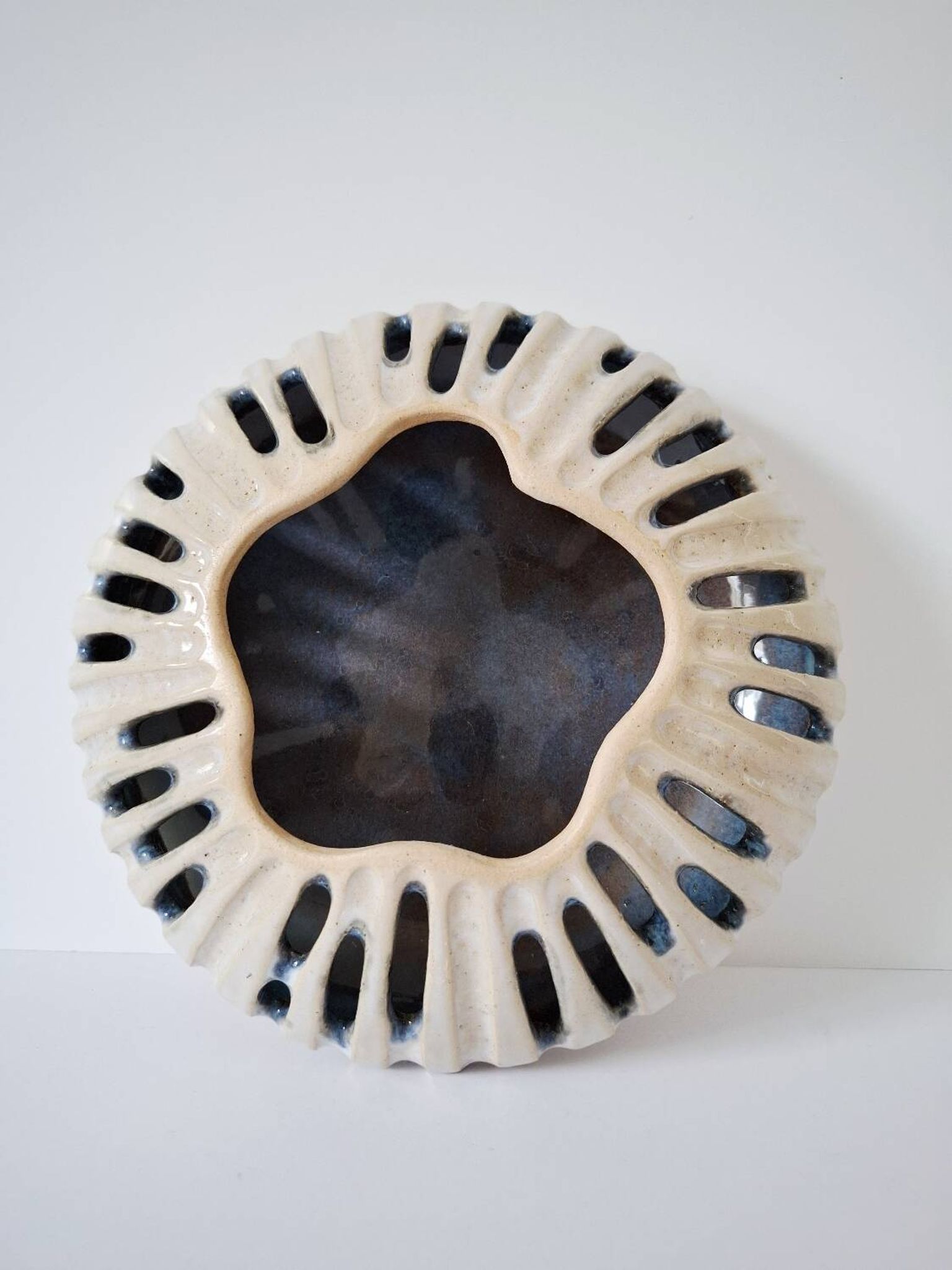 Vase ajouré en céramique vintage